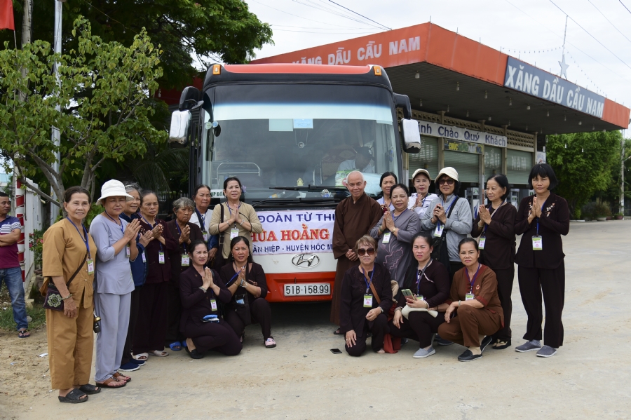 Cúng dường Tam bảo chùa Vĩnh Pháp và phóng sinh biển Nha Trang