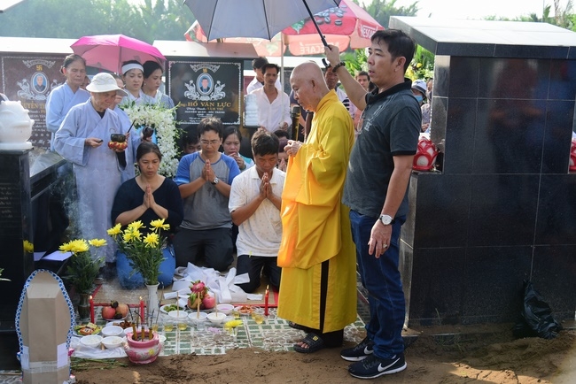 The praying rite for rebirth in Binh Thanh District.