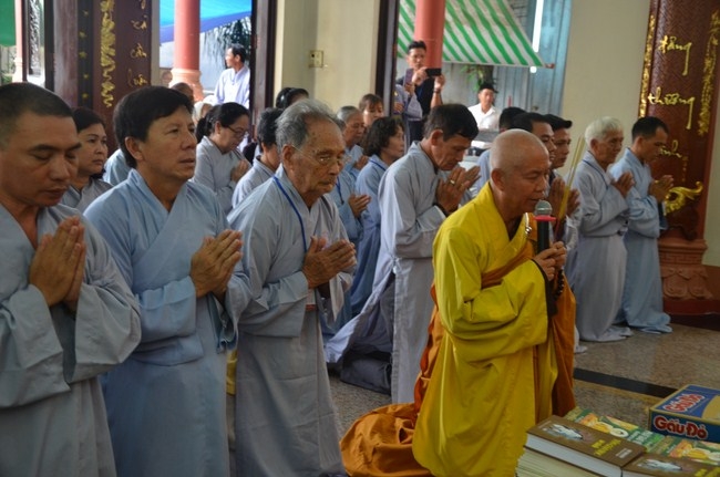 The Founder 's death anniversary at Quang Duc Pagoda and freeing creatures in Can Tho Province