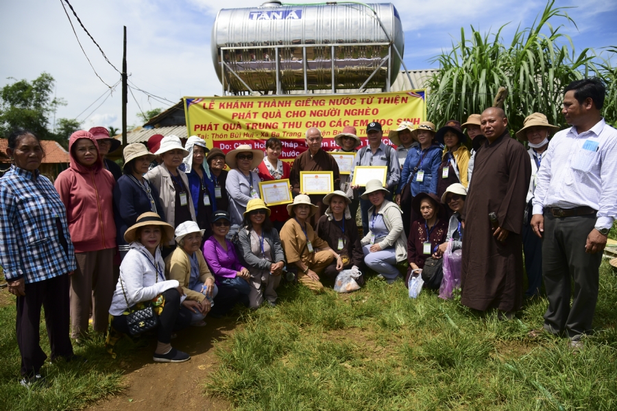 Lễ khánh thành giếng nước và tặng quà tại Bùi Hui, Quảng Ngãi