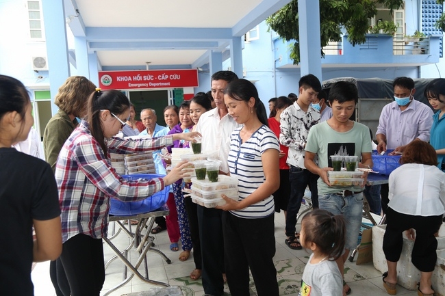Phóng sanh và phát cơm chay tại Thanh Hóa