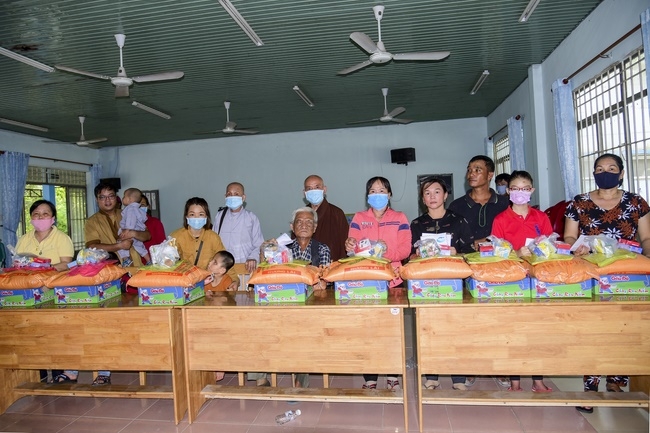 Giving gifts to the Blind Association in Binh Duong and Go Vap.