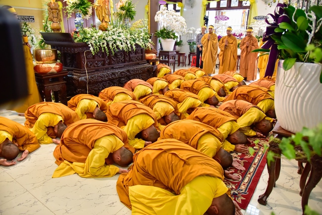 Paying the Last Tribute to the Late Most Venerable Thich Tac An