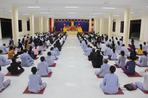 Praying before the examination at Giai Lam pagoda – Ha Tinh Province