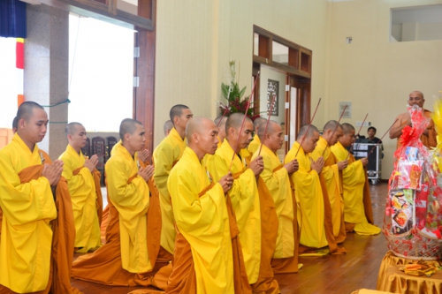 Dâng hương tưởng niệm cố Hòa thượng Thích Giác Nhiên