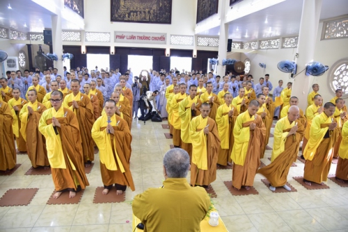 The Most Venerable Thich Minh Chon visits and delivers Dharma talk at Hoang Phap Pagoda on the occasion of Summer Retreat