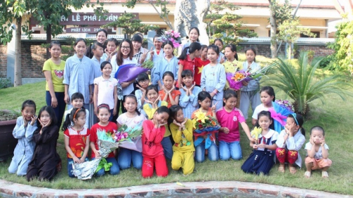Gratitude ceremony of Filial Piety class on the Vietnamese Teachers’ Day at Hoa Phuc Pagoda, Hanoi