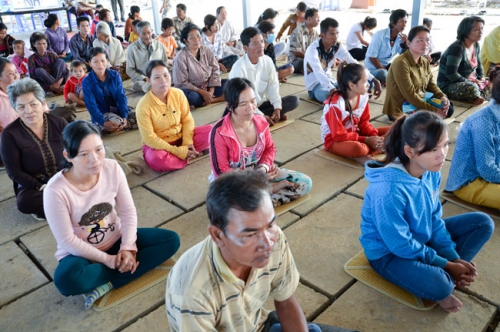 Tu niệm Phật một ngày chùa Hoằng Pháp Cambodia