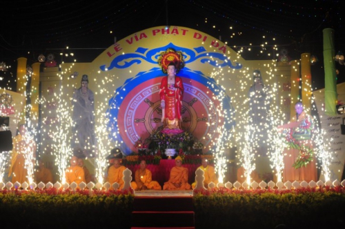 The Flower Lantern Festival Commemorating Buddha Amitabha at Quoc Thoi Pogoda – Ben Tre.