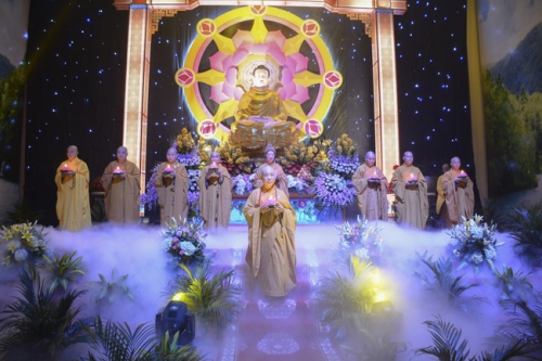 Lantern Ceremony of Shakyamuni Buddha’s Attainment Day at Bang Pagoda - Hanoi