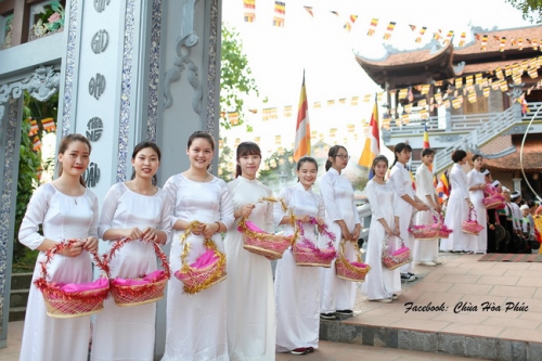 Lễ diễu hành xe hoa mừng ngày Phật Đản sinh tại chùa Hòa Phúc - Hà Nội