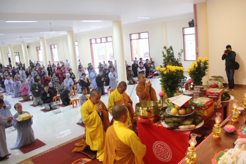 New Year’s Praying Ceremony for Peace at Giai Lam Pagoda - Ha Tinh.