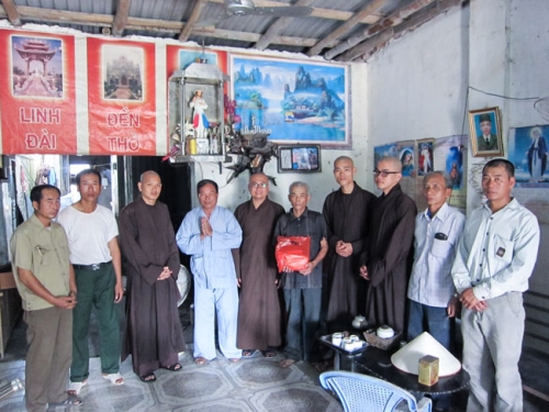 Charitable activitiess at Quang Hung Commune  -  Thai Binh Province