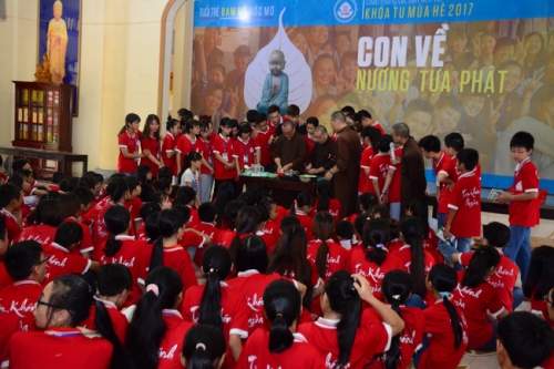 Third day of Summer Retreat on “My return to Buddha refuge” at Tay Khanh pagoda – Thai Binh