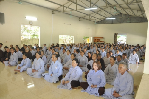 Tu một ngày tại chùa Càn Môn - Nghệ An