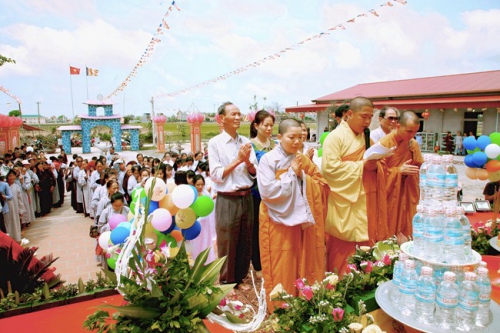 Vesak ceremony at Dong Cao pagoda, Thanh Hoa Province.