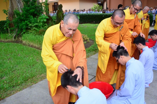 Lễ thế phát xuất gia