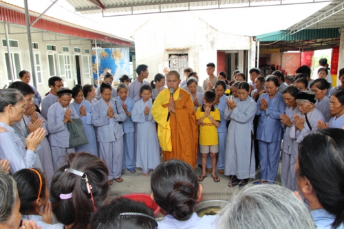 One - day cultivation retreat at Dong Cao pagoda in Thanh Hoa province