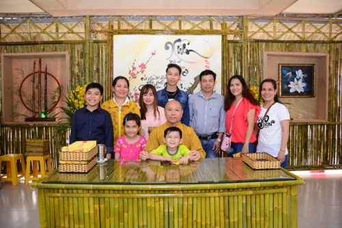 Recorded Photographs of The Second Day of Rooster New Year