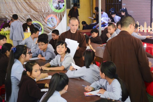 First contest on Late Most Senior Venerable Ngo Chan Tu’s Life and Religious Career