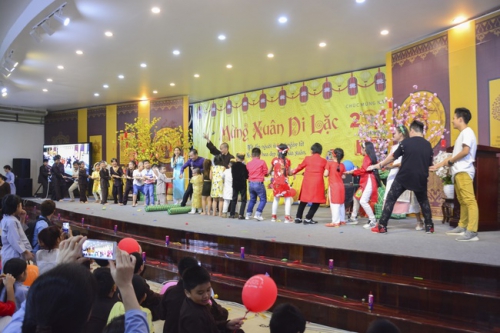 Vegan Buffet Party and Music Performance Welcoming the New Year of Rooster