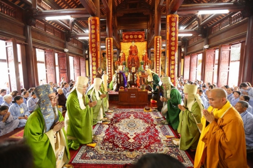 Flower scattering ceremony and the Triratna offerings of the Buddhist Sangha of Japan at Hoa Phuc Temple