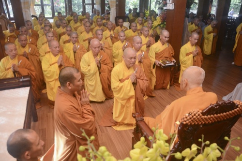 Visiting and Prostrating to Most Venerable Thich Thanh Tu