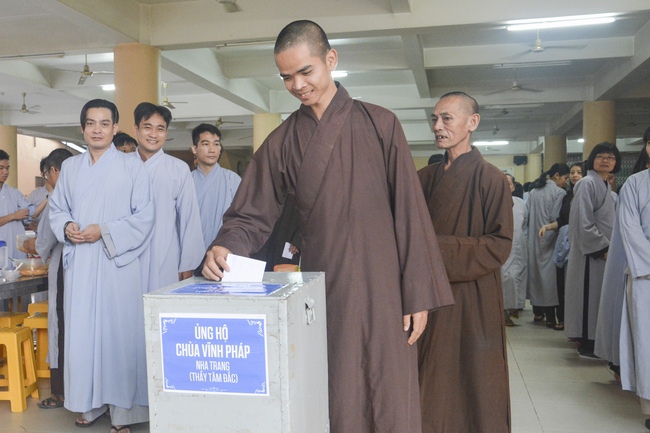 Supporting the Branch of Vinh Phuc Pagoda in Nha Trang and Launching Relief Aid to Flooded Victims in Central Vietnam