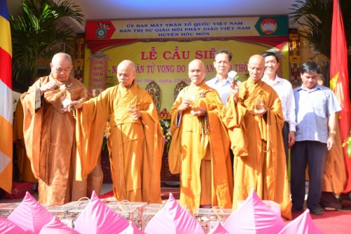 The Requiem for Traffic Accident Victims at Linh Son Pagoda