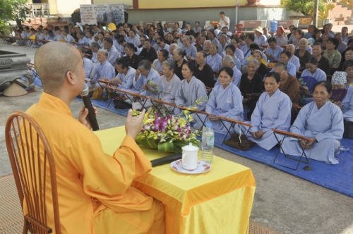 One-day happy and peaceful cultivation at Tieu Dao pagoda in Quang Ninh province