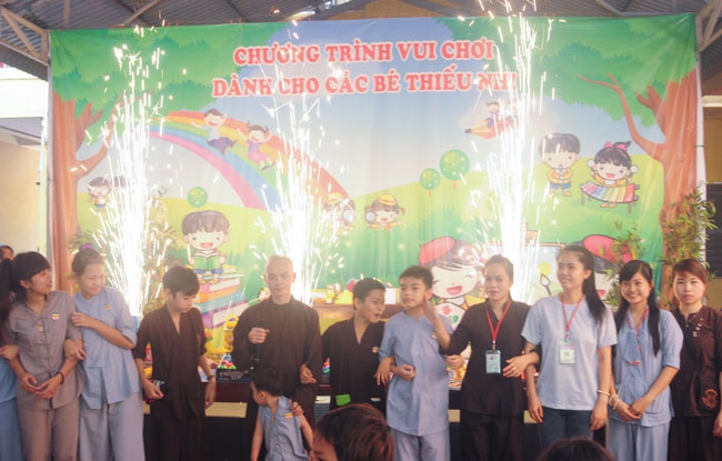 The International Children’s Day with class of colouring sculpture.