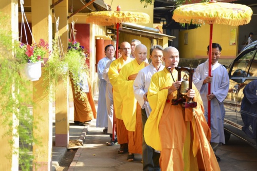 Preaching Dharma At The Hung Phap Pagoda - Dong Na
