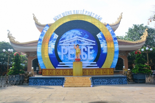 Preparation for Vesak at Hoang Phap Pagoda