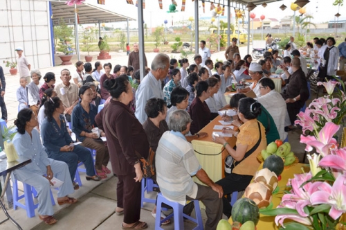 Tu một ngày và khám bệnh từ thiện chùa Hoằng Pháp - Cambodia