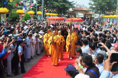 Tam Tạng Pháp Sư Viếng Thăm Chùa Hoằng Pháp