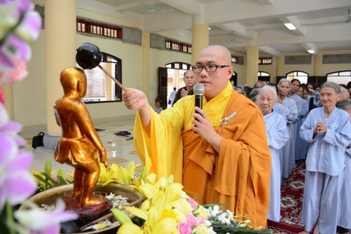 The Vesak at Tay Khanh pagoda – Thai Binh province.
