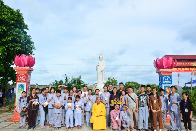 Luggage to life – 5th Day of Summer Retreat at Dong Cao Pagoda