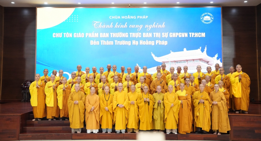 Permanent Director Board of Vietnam Buddhist Sangha in HCMC visiting Hoang Phap Pagoda