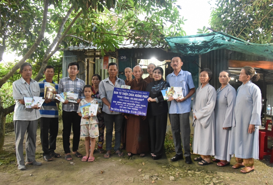 Charity Board: Support money to build charity houses at Chau Thanh district, Dong Thap