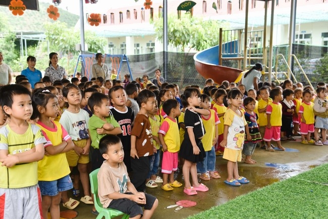 Ban Từ thiện: Tặng quà Trung Thu cho các em học sinh ở Đắk Som, Đăk Nông