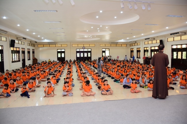 Buổi nói chuyện với các em thiếu nhi lớp học hè 