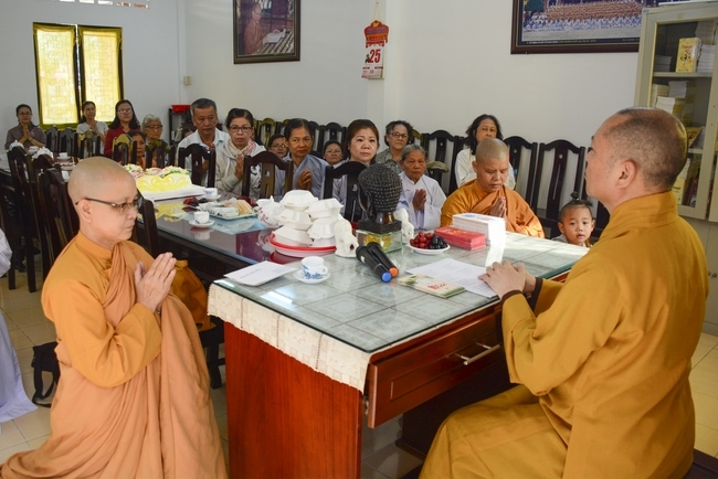 Buddhist Delegations Visit Abbot Thich Chan Tinh on New Year