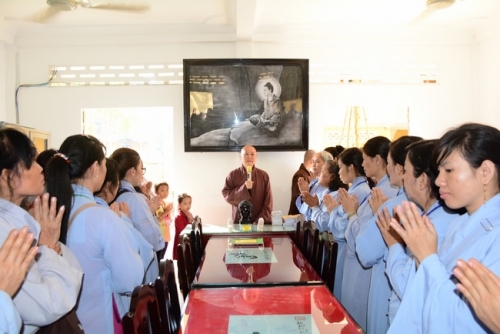 Tieu Linh Dang Club from Binh Duong Visits the Abbot at New Year