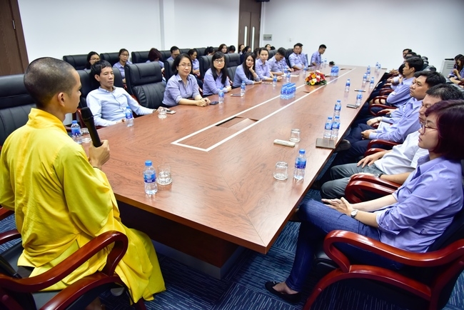 SHARING DHARMA TALK TO THE BIDV BANK STAFFS