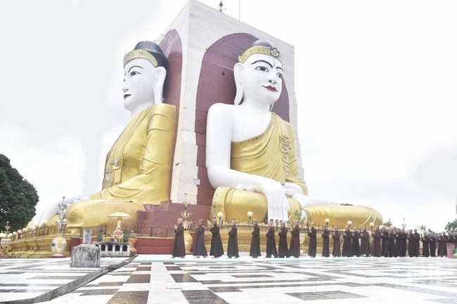 Chiêm bái chùa Hòn Đá Vàng và chùa Phật Tứ Diện - TP. BaGo