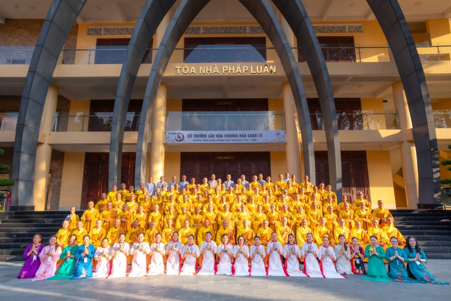Paying homage to the Most Master and commemorating Hoang Phap Pagoda’s Founder by Monks, and Buddhists