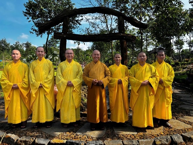 Chư Tăng Tổ đình Hoằng Pháp mừng khánh tuế Hòa thượng Đạo trưởng sau khi mãn khóa An cư kiết hạ PL.2569