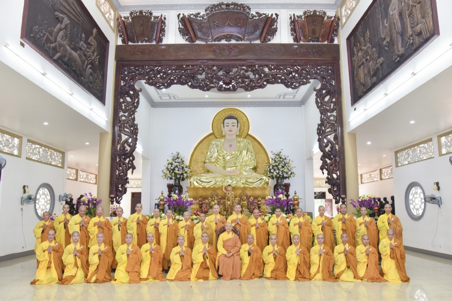 Monks of Hoang Phap Pagoda wishing a long life to the Most Master.