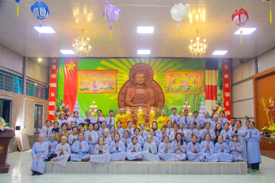 Chùa Bốn – Nghệ An: Lễ Hoa Đăng Kỷ Niệm Đức Phật A Di Đà