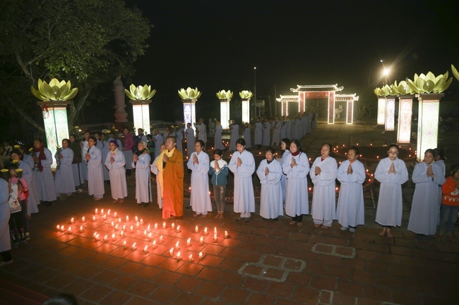 Dong Cao pagoda warmly celebrating enlightened achievement of the Bodhisattva Siddhartha